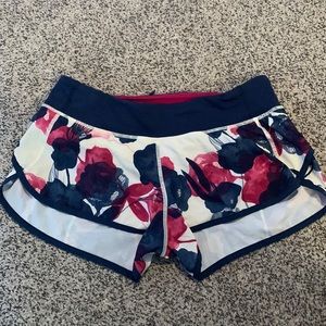 Lululemon shorts size 6